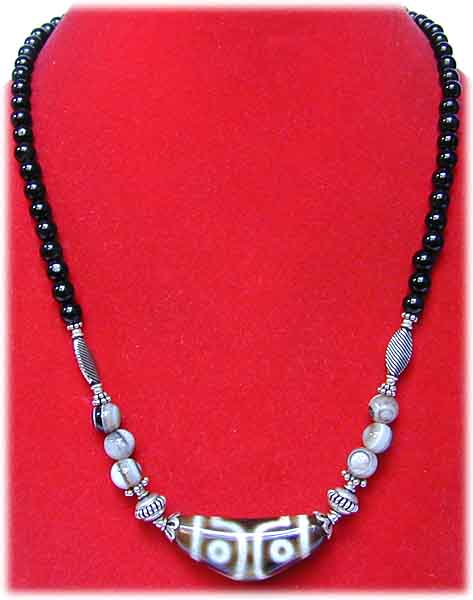 Dzi Stein Kette mit Onyxperlen
