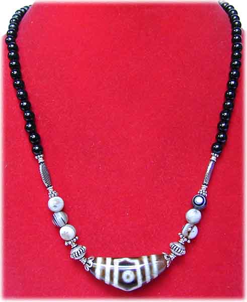Dzi Stein Kette mit Onyxperlen