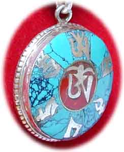 Türkiskette OM mit Inlay-Mantra-Anhänger Türkiskette OM mit Inlay-Mantra-Anhänger