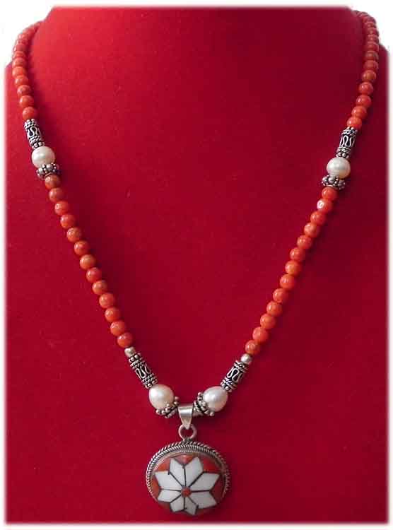 Korallenkette mit Lotus Inlay Anhänger Korallenkette mit Lotus Inlay Anhänger